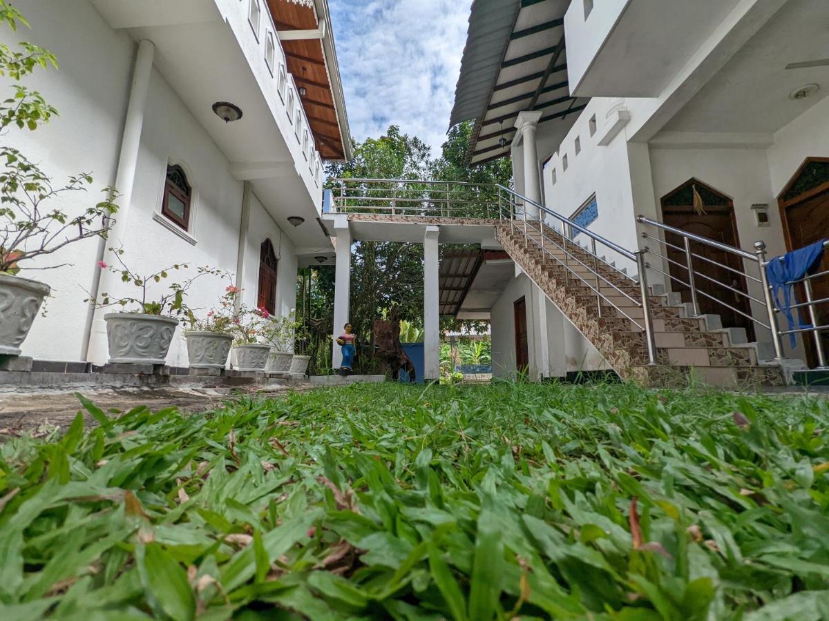 Tiny Royal Palace Unawatuna Bagian luar foto