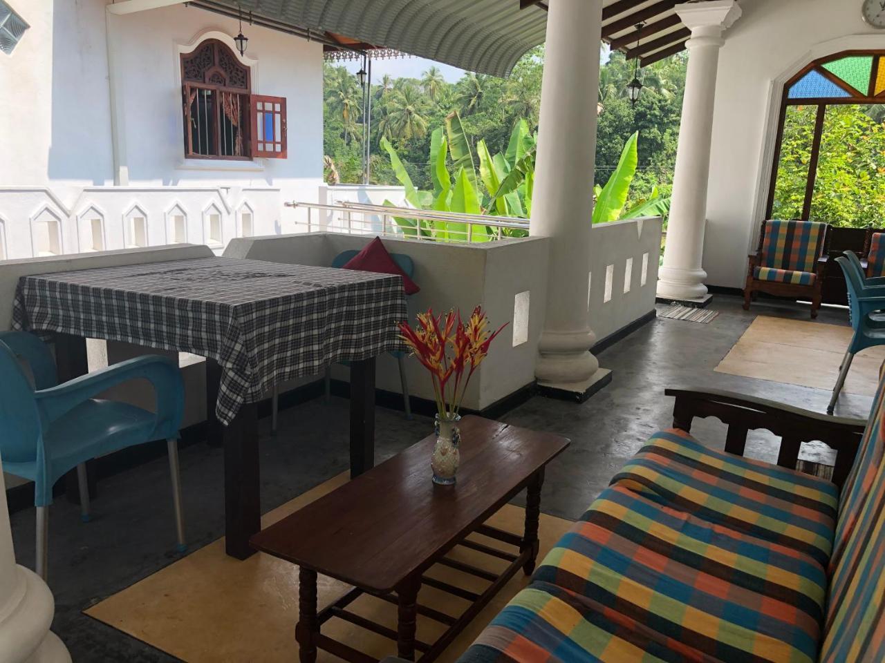 Tiny Royal Palace Unawatuna Bagian luar foto