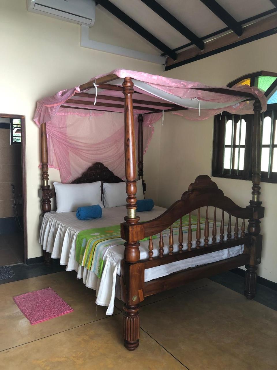 Tiny Royal Palace Unawatuna Bagian luar foto